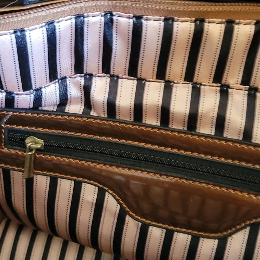HP✨️ NWOT patent leather handbag